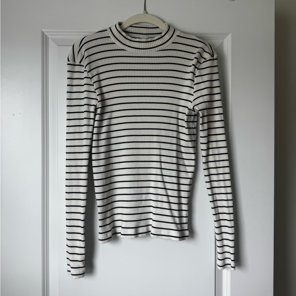 Uniqlo black and white Fitted Ribbed Long Sleeve Tee